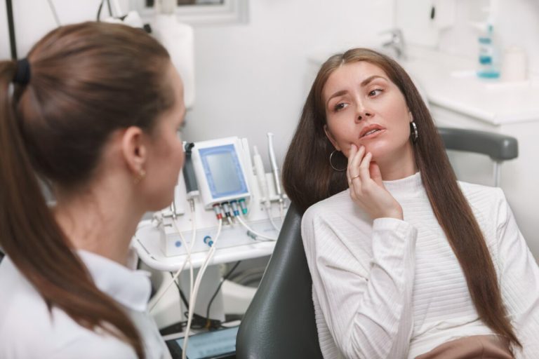 what to expect during your visit to an emergency dentist